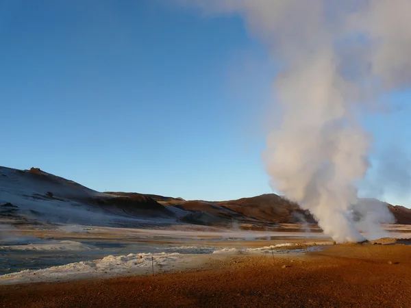Ventilación de vapor en Hverir, Islandia . — Foto de Stock