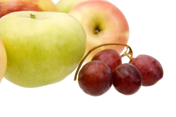 Jablka a hrozny — Stock fotografie