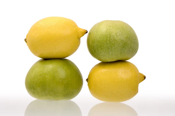 レモン、緑のリンゴ — ストック写真