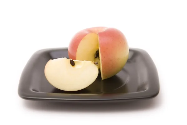 Pomme et segment sur une assiette — Photo