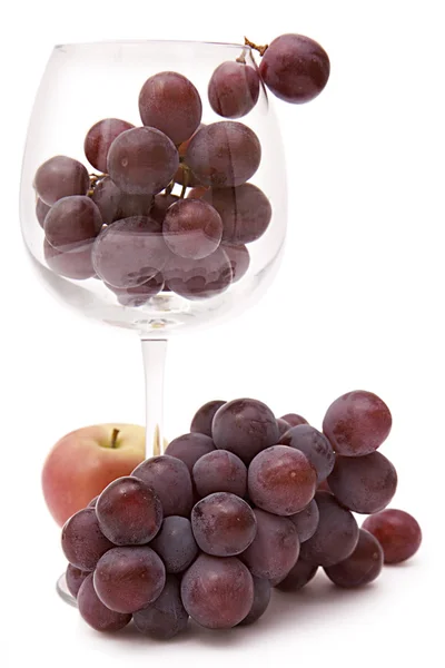 Uvas em um copo de vinho — Fotografia de Stock