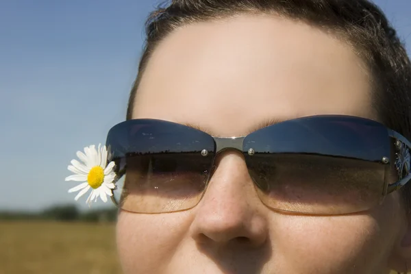 The girl in sunglasses — Stock Photo, Image