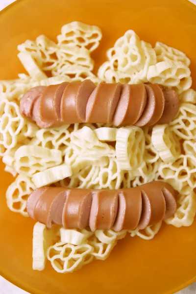 Worsten en macaroni — Stockfoto