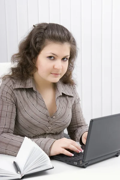 The girl with the laptop — Stock Photo, Image