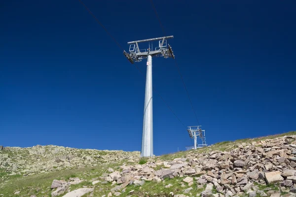 Wyciąg narciarski Pylonu — Zdjęcie stockowe