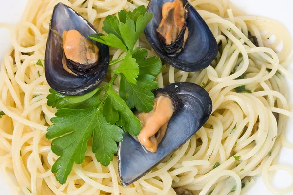 Spagetti ve midye tatlı — Stok fotoğraf