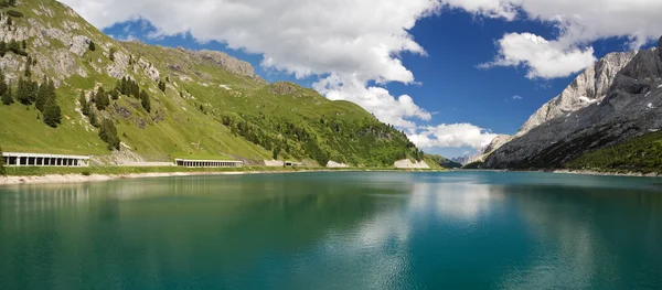 Lago Fedaia, panorama — Zdjęcie stockowe