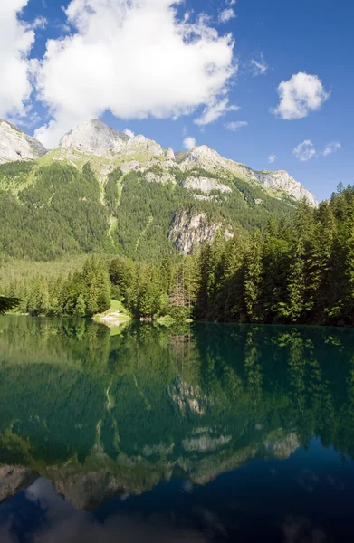 Tovel lake, Trentino, Italia — Foto de Stock