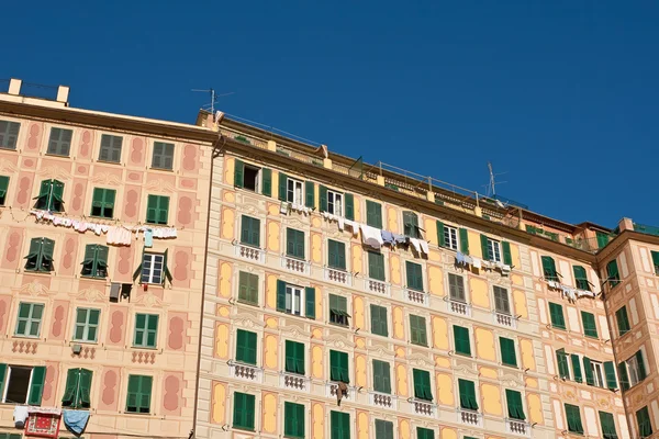 Casas pintadas em Camogli — Fotografia de Stock