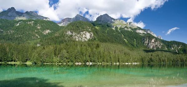 Panorama jeziora Tovel — Zdjęcie stockowe