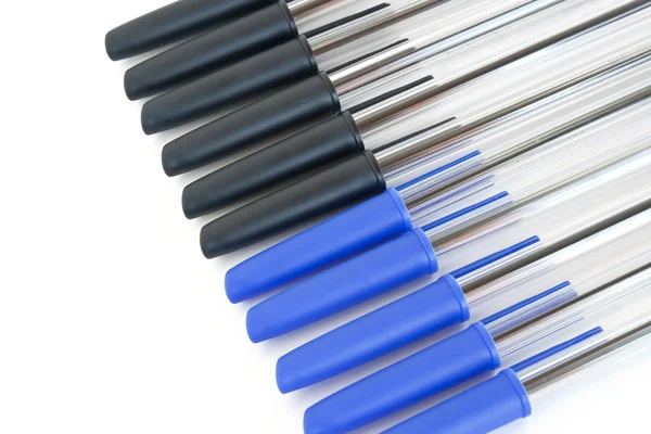 Черно-синие ручки — стоковое фото