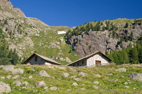 Alpine stenen huizen — Stockfoto