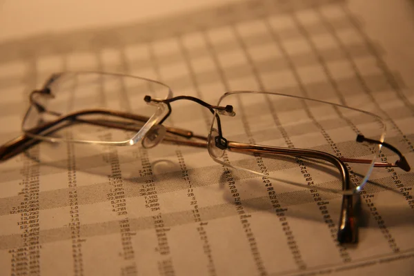Eyeglasses on finance sheet — Stock Photo, Image