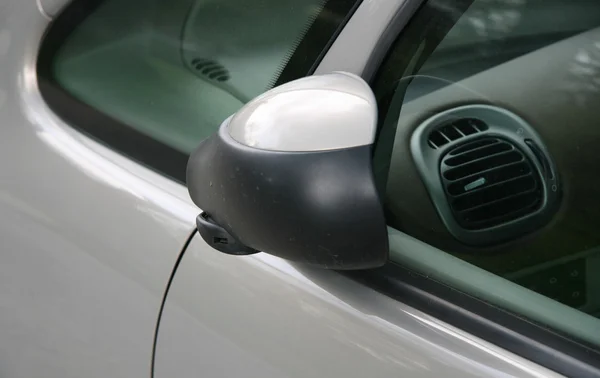 Rear-view mirror of a car — Stock Photo, Image