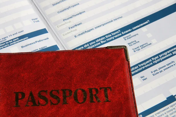 Passaporte no formulário de pedido . Fotos De Bancos De Imagens