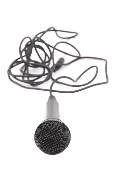 Микрофон изолирован на белом фоне — стоковое фото