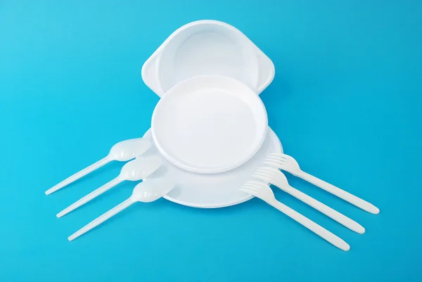 Platos desechables blancos, tenedor y cuchara —  Fotos de Stock