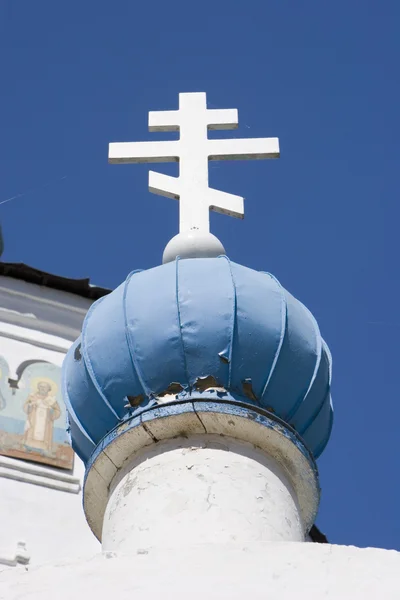 Cross under the blue sky — Stock Photo, Image