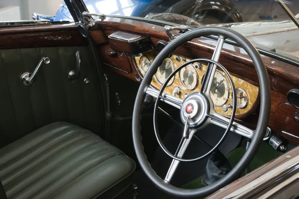 Coche retro Mercedes — Foto de Stock