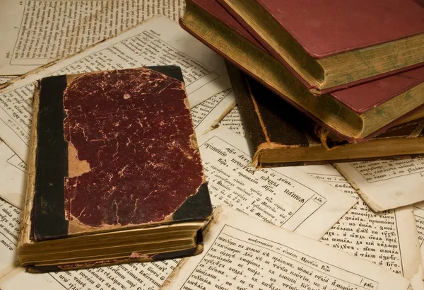 Gruppe altes Buch auf den alten Buchseiten — Stockfoto