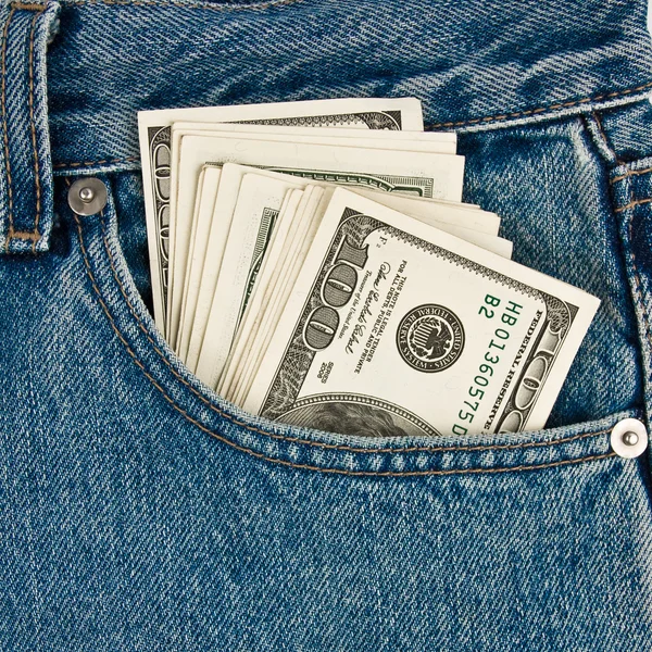 Χρήματα στην τσέπη μπροστά τζιν — Φωτογραφία Αρχείου