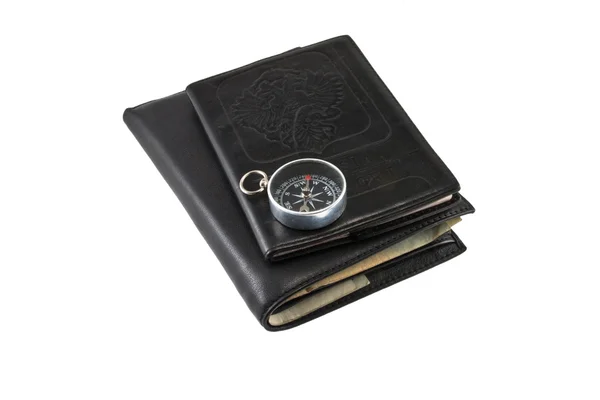 Кожаный бумажник, паспорт, компас . — стоковое фото