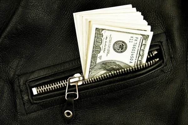 Pengar i fickan på jackan. — Stockfoto