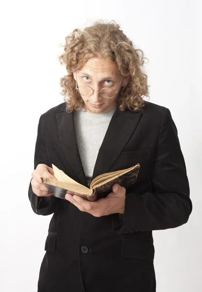 Homem com um livro — Fotografia de Stock