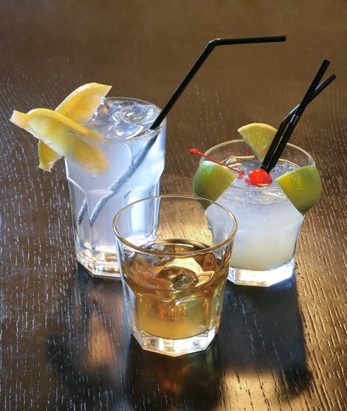 Cocktails in de glazen — Stockfoto