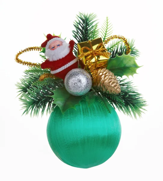 Χριστουγεννιάτικη μπάλα σε λευκό φόντο — Φωτογραφία Αρχείου
