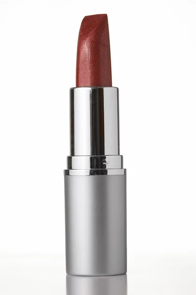 Roter Lippenstift auf weißem Hintergrund — Stockfoto