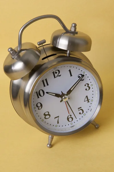 レトロなスタイルの目覚まし時計 — ストック写真