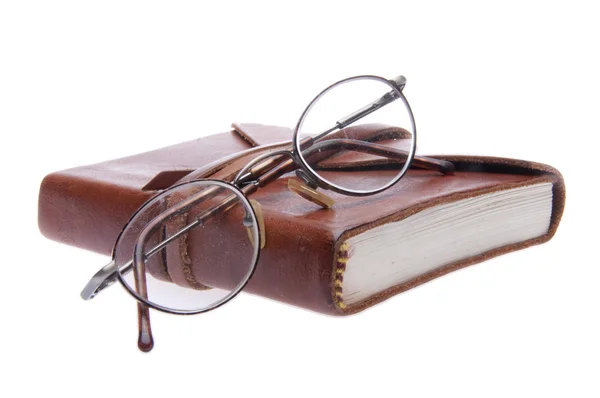 Ročník brýle a kožený deník — Stock fotografie