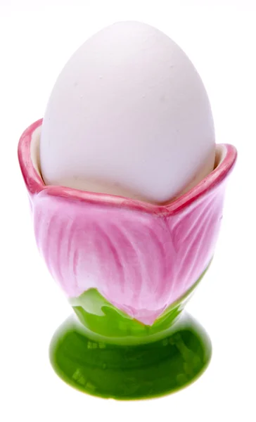 Huevo de Pascua en copa de flores — Foto de Stock