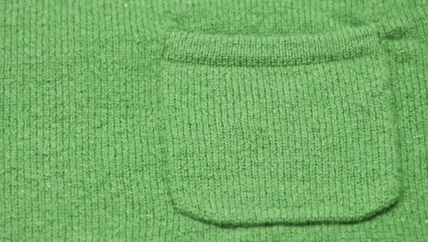 Bolsillo verde en un suéter —  Fotos de Stock