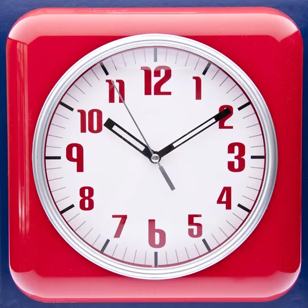 Retro obrození červená nástěnné hodiny — Stock fotografie