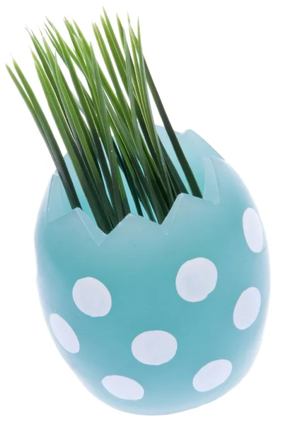 Huevo de Pascua con hierba — Foto de Stock