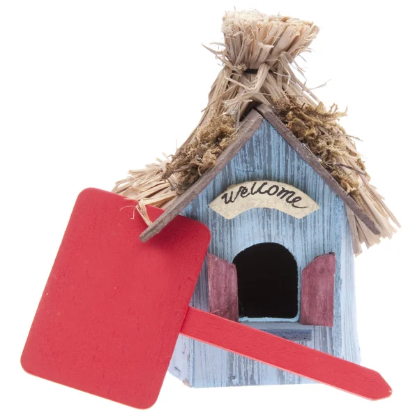 Маленький дом с красным знаком — стоковое фото