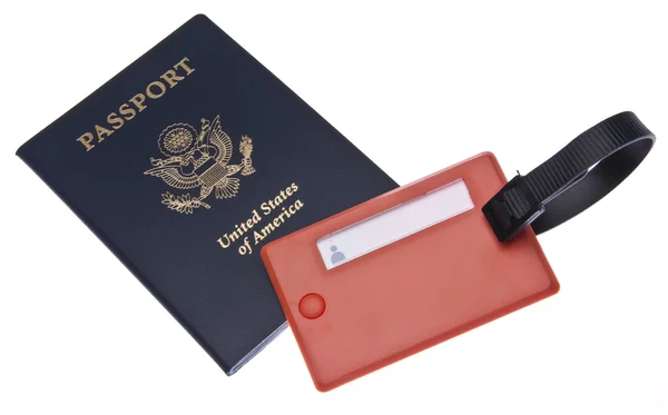 Passaporte com etiqueta de bagagem — Fotografia de Stock