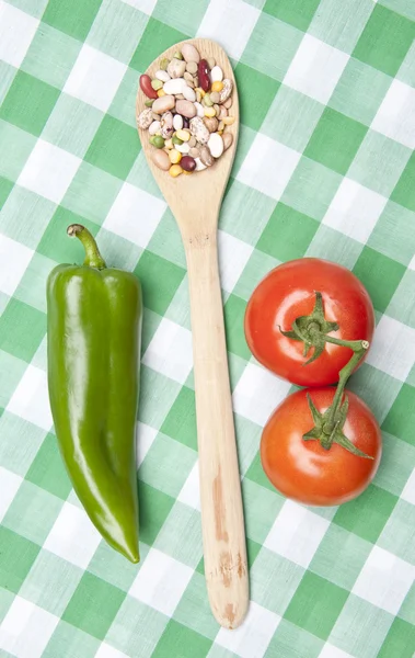 ピクニック毛布で健康的な野菜 — ストック写真