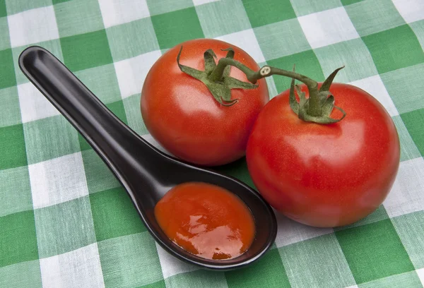 Cuillère de soupe aux tomates — Photo