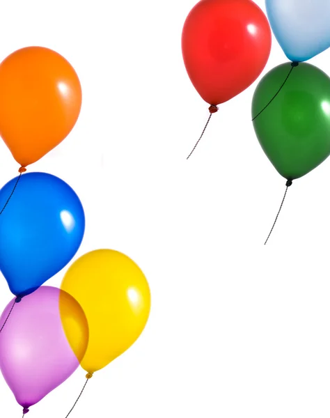 Mehrfarbige Luftballons auf weißem Hintergrund — Stockfoto