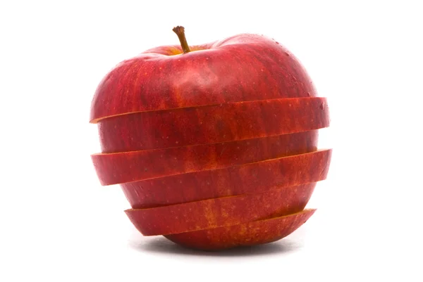 Manzana roja en rodajas en blanco estudio —  Fotos de Stock