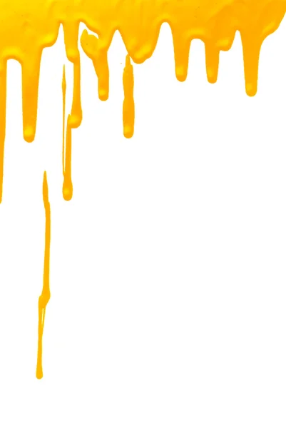 Vernice gialla versando su sfondo bianco — Foto Stock