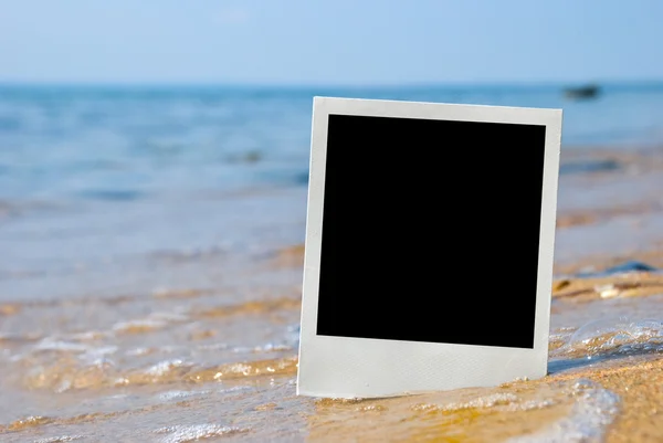 Kum plajı üzerinde fotoğraf kartı. — Stok fotoğraf