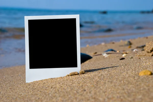 Κάρτα φωτογραφιών σε παραλία με άμμο — Φωτογραφία Αρχείου