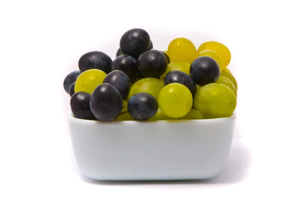 Зеленый и синий виноград — стоковое фото