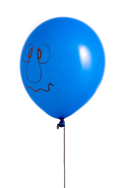 Синий воздушный шар с улыбкой — стоковое фото