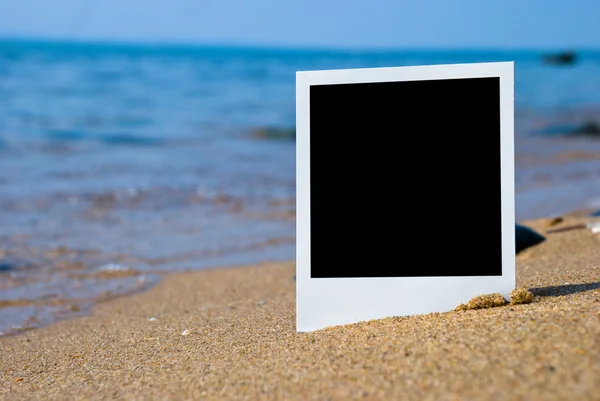 Carte photo sur plage de sable — Photo