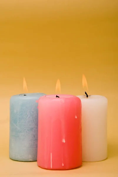Drie brandende kaarsen — Stockfoto